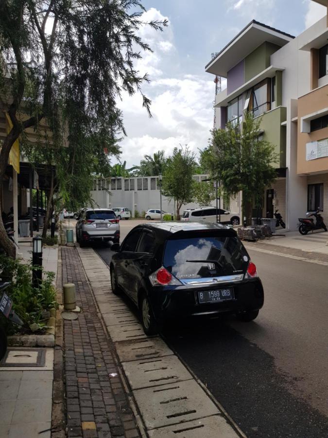 Aloha Guest House - 1 Male Only Tangerang Exterior foto