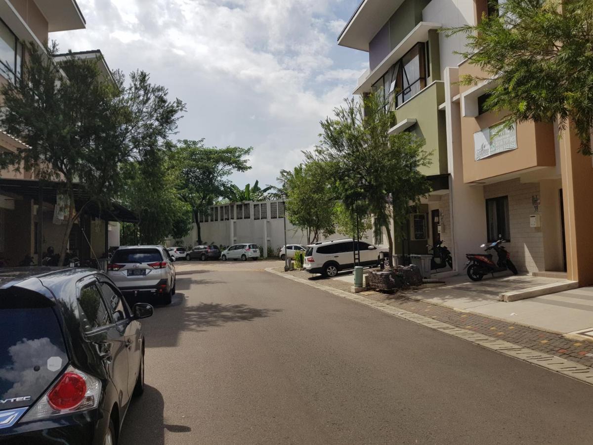 Aloha Guest House - 1 Male Only Tangerang Exterior foto