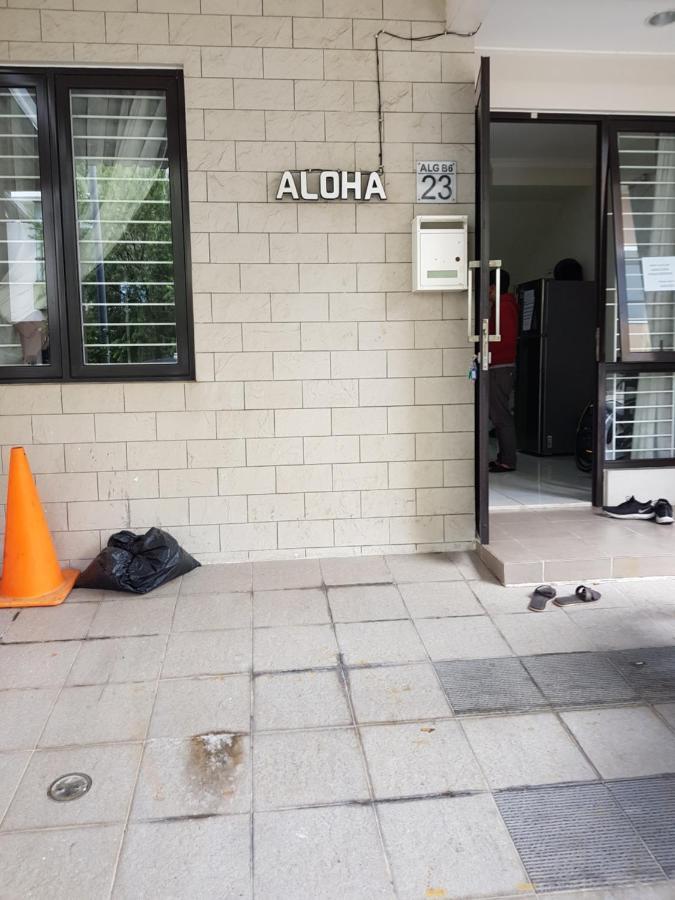 Aloha Guest House - 1 Male Only Tangerang Exterior foto